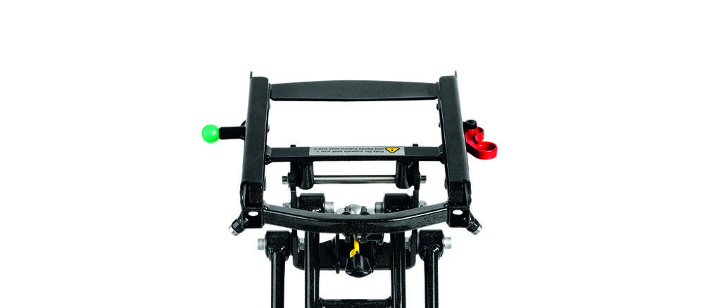 On the High-low:x size 1 and 2 the seats are mounted into the interface. On size 3 the seats can be mounted either directly onto the High-low:x Frame or by using an interface