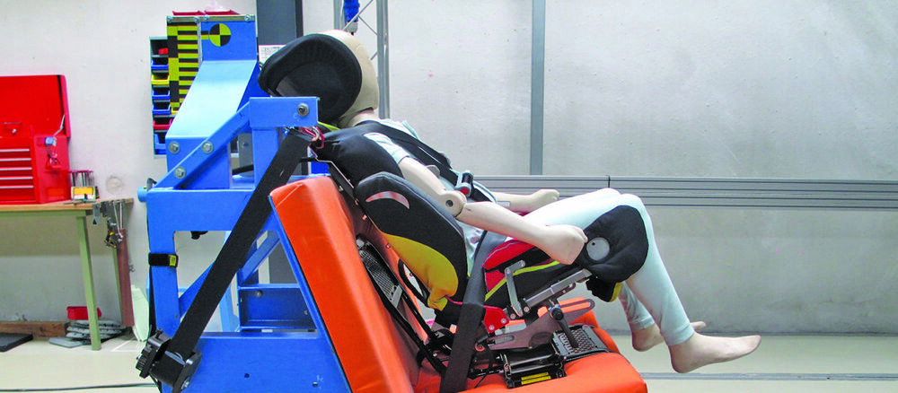 The Stingray swing-out car seat is approved according to ECE 440 and has
been crash tested for user weights between 9 and 36 kgs.