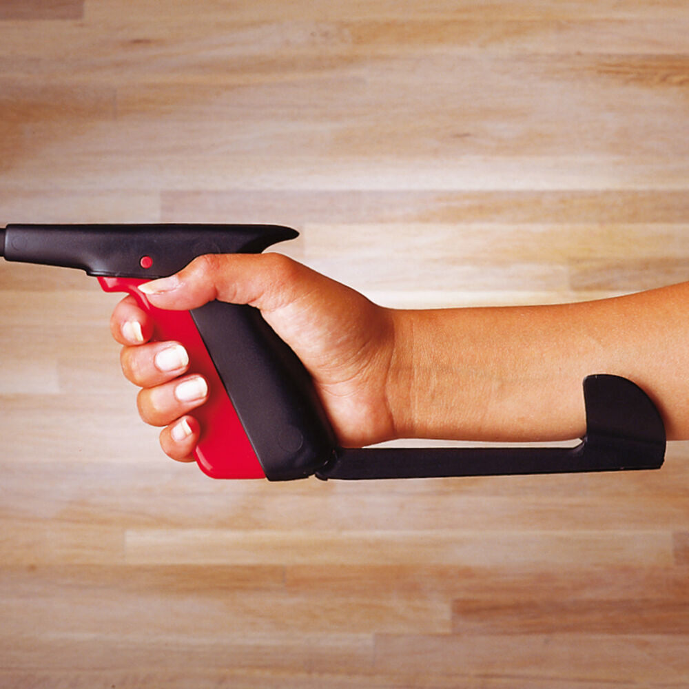 The handle is angled to keep the wrist straight and enables a power grip. Combined with the forearm support the grip is stabilized and effective.