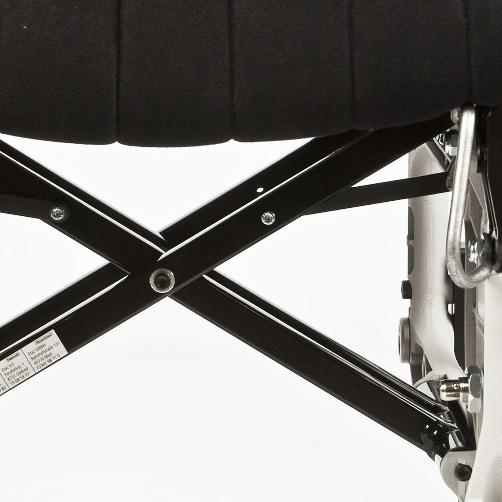 Cross 5 has a very durable cross folding frame design with the stability of a rigid frame which ensures a long product life span and the best propulsion properties.