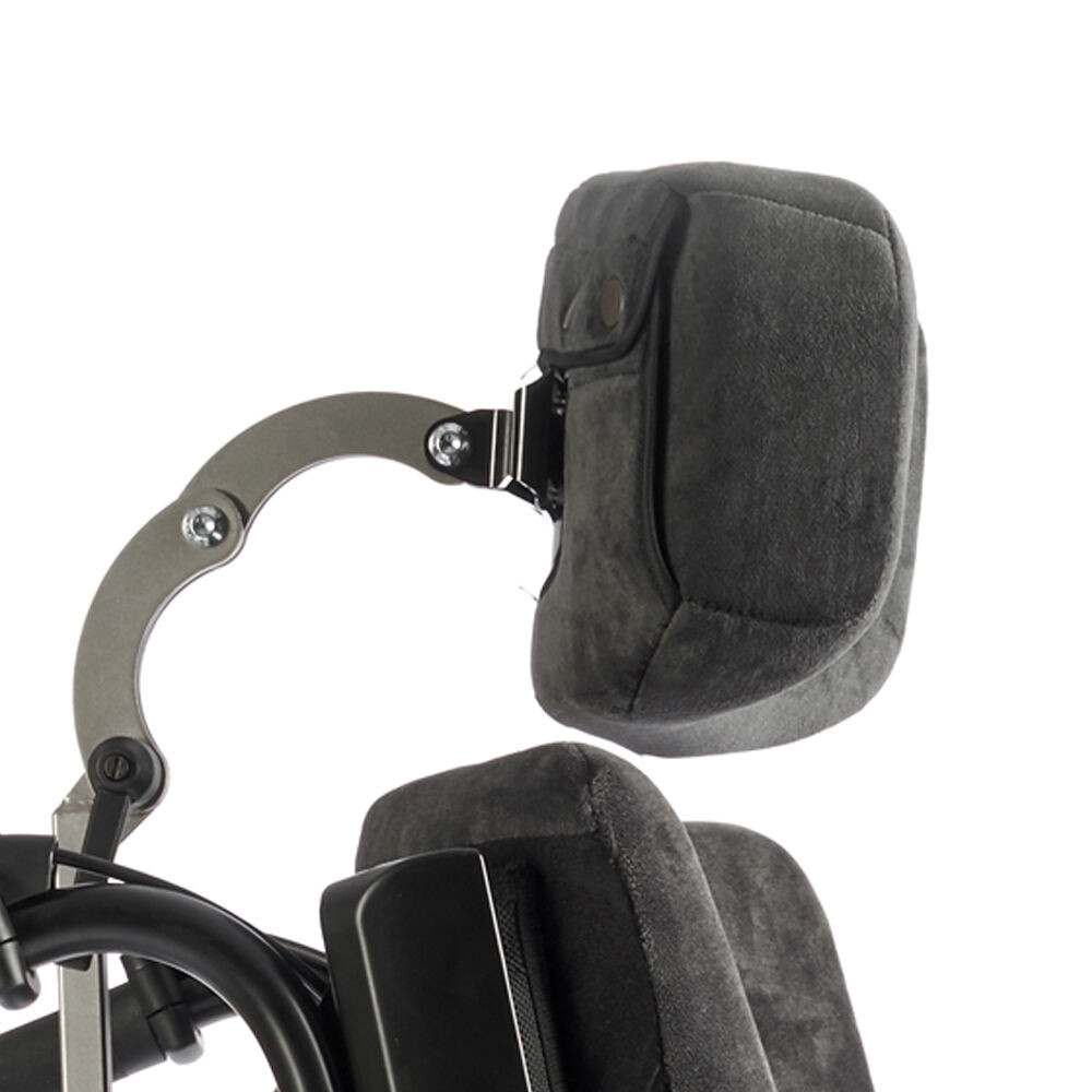 The Soft head support really deserves its name. Shaped in soft foam it allows the user´s head to sink in. Height and depth adjustable and equipped with a memory function to ensure correct adjustment.