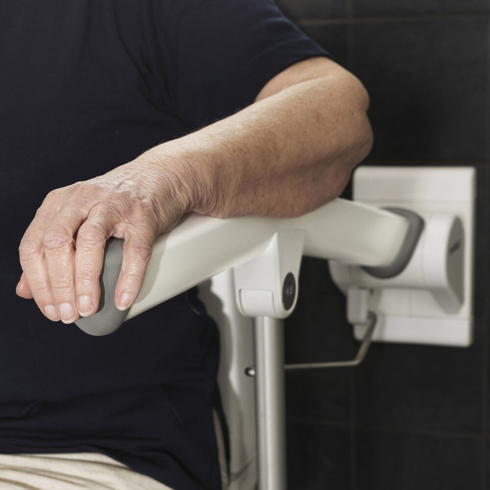The triangular shape of the arm support provides a stable and natural grip.