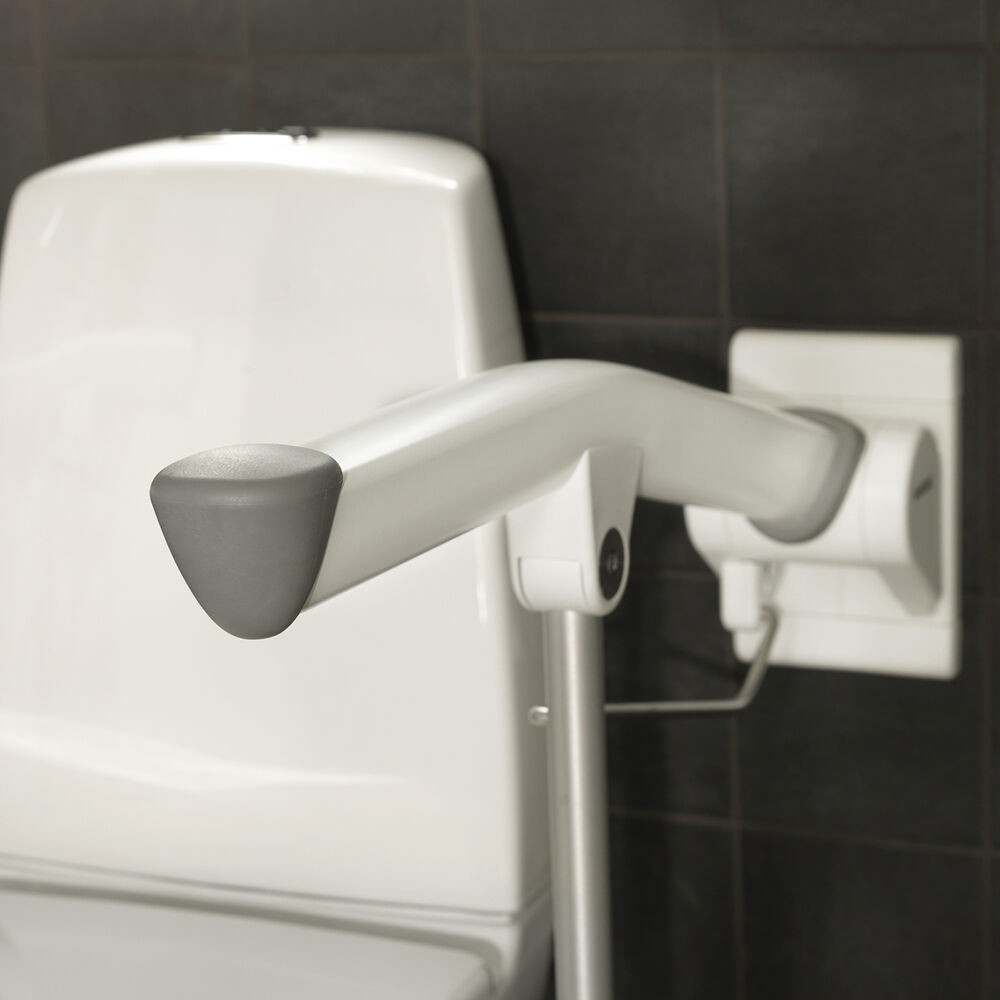 Top quality materials and construction provides security when it is most needed. Etac Rex is also available with support legs if extra stability is required.