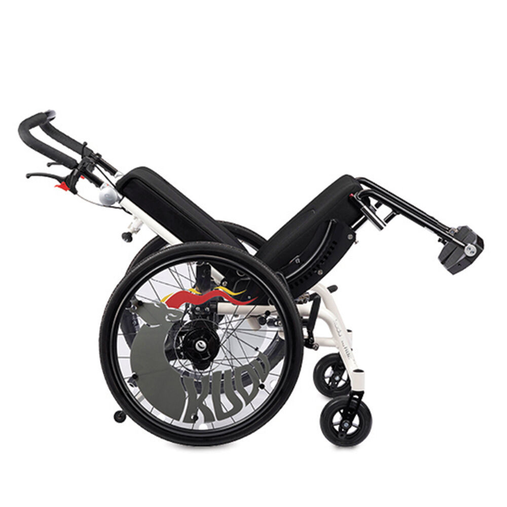 The curved tilt-in-space beam ensure the stability of the wheelchair and allows adjustment of the tilt-in-space with a minimum of effort of caregivers. The angle between the back and seat can be adjusted using the back recline.
