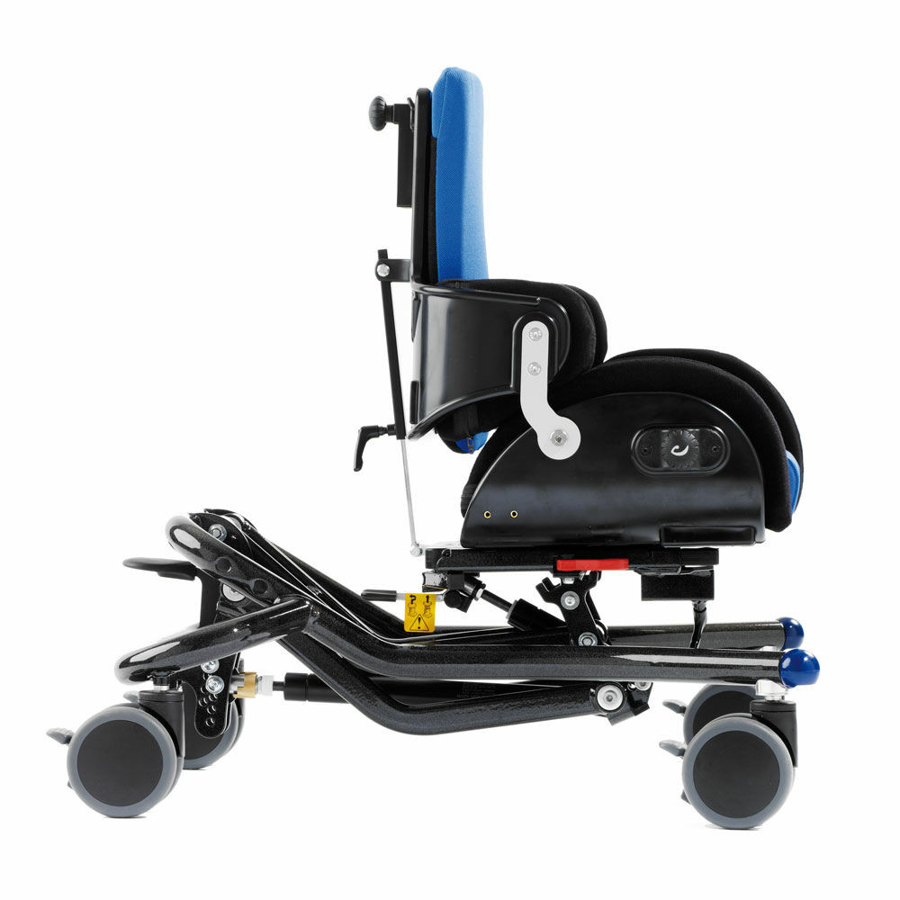 The Panda Futura seat can be mounted on many different frames. Also, the seat on an indoor frame is easy to dismount and place on an outdoor frame. (Read more in the section on frames)