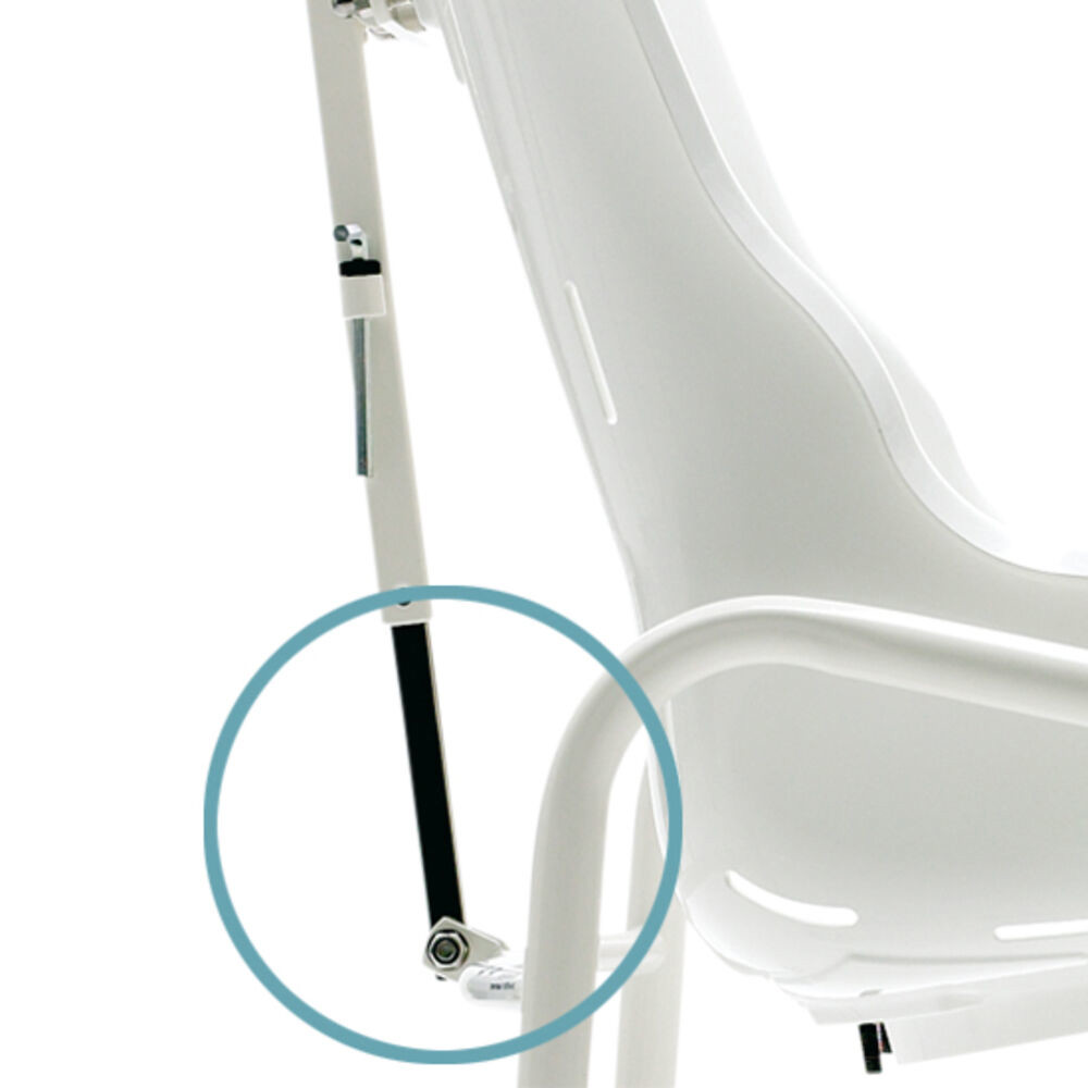 Tilts 20° for the child’s comfort and positioning