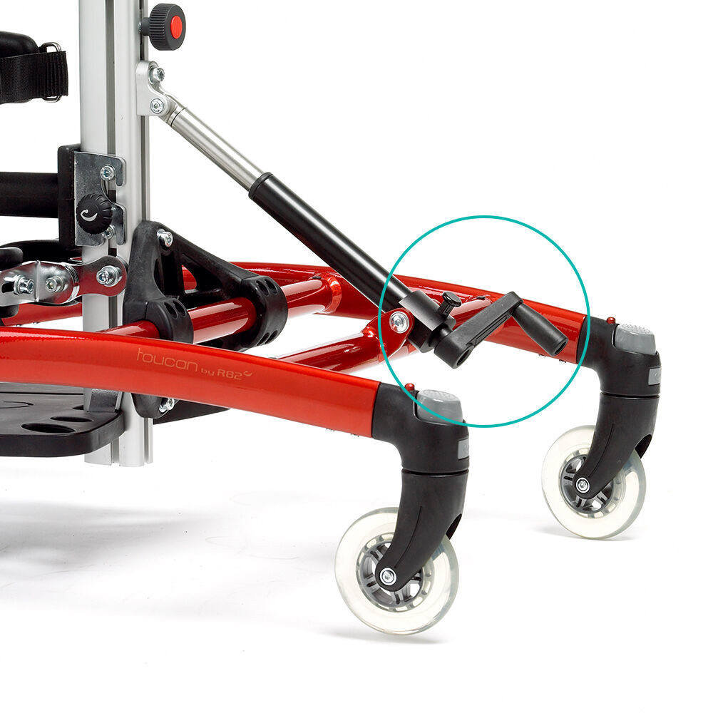 The handle for angling the centre bar is equipped with a security lock. Pull out the lock whilst turning the handle to change the angle.